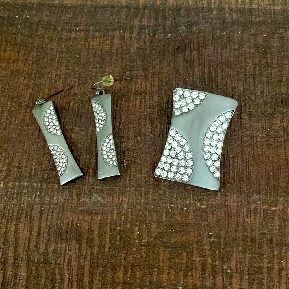 Lia Sophia Pendant and Earrings Set